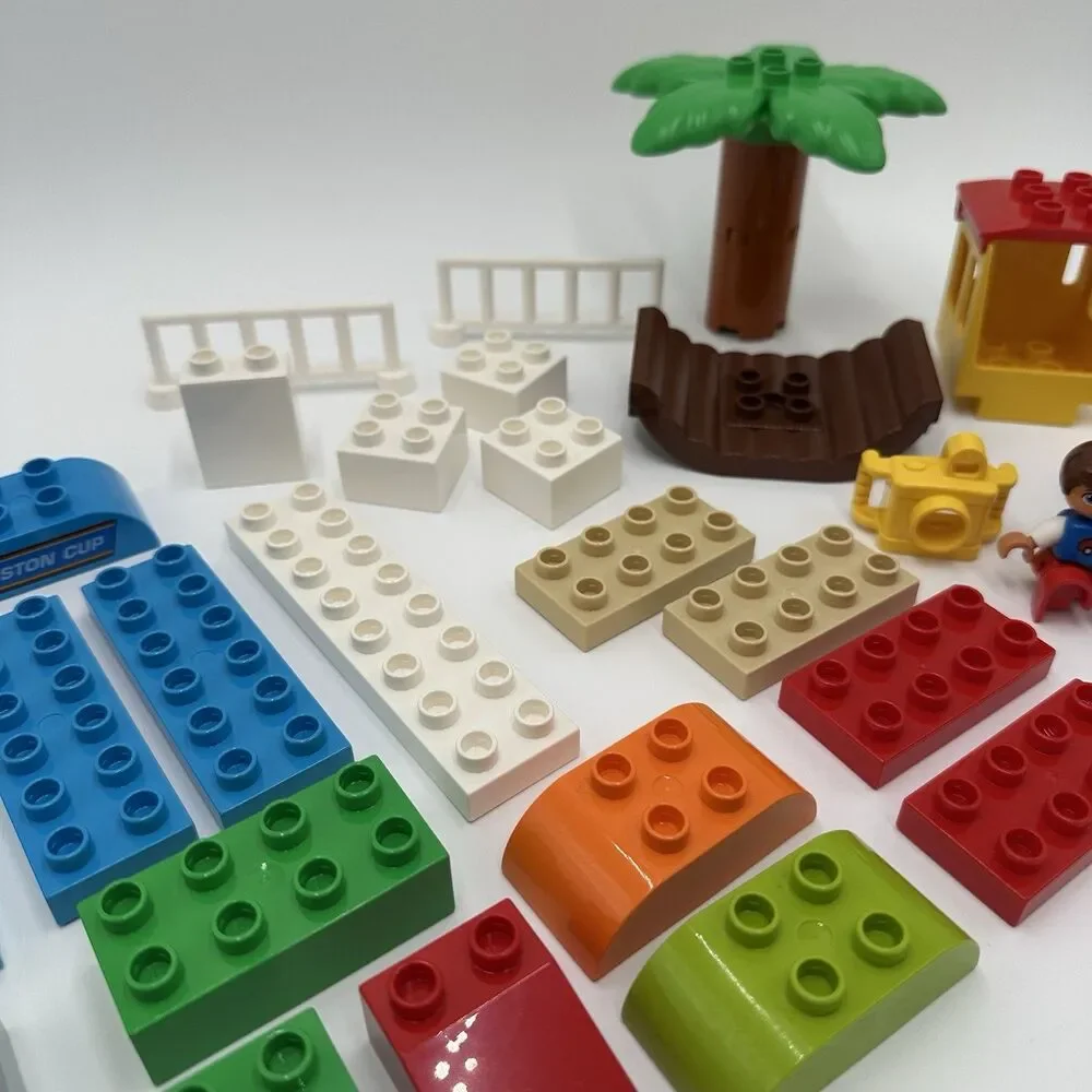Lego Duplo Building Blocks Assorted Pieces Parts Replacement Figures Lot of 35